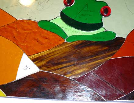 Checking the dimensions of the layout of the cut pieces on the cartoon