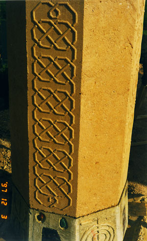 Relief work on the pillars